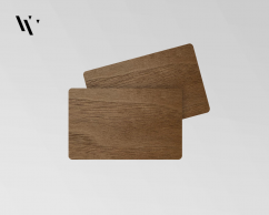 Virtuálna vizitka NFC drevená valnut - vlastný dizajn s gravírovaním